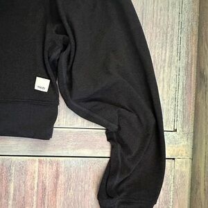 Vuori crop sweatshirt
